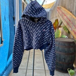 Champion Women’s Cropped Hoodie – Size Small – Stylish & Cozy!